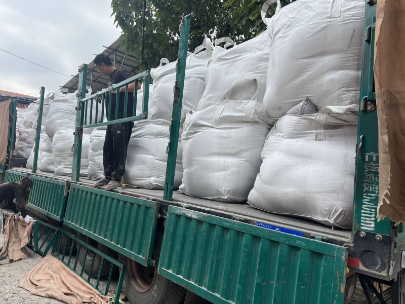 礦用封孔注專(zhuān)用料裝車(chē)發(fā)往:山西長(cháng)治